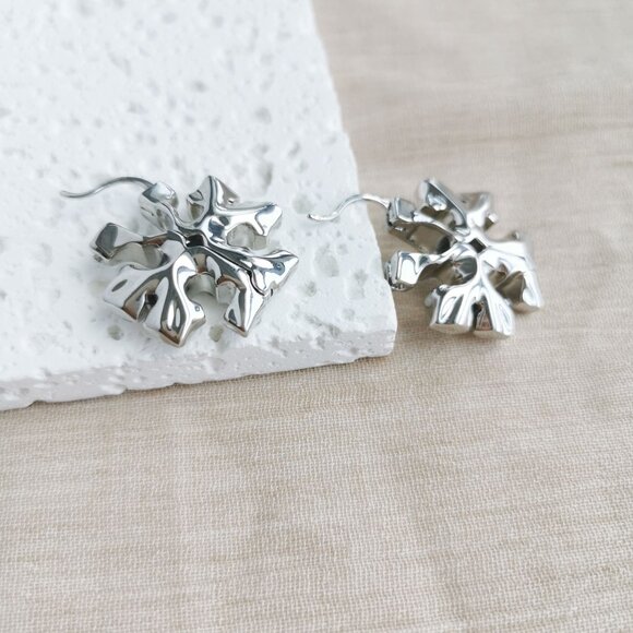 ✨Tory Burch✨ Roxanne Silver Oversized Hidden Earrings - Picture 3 of 4